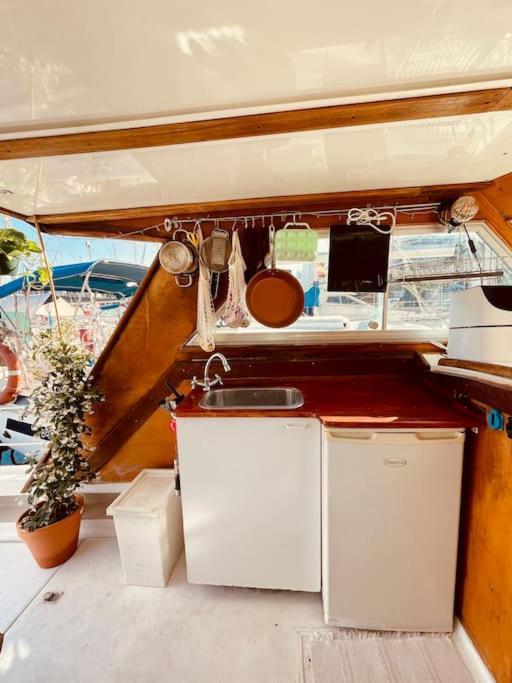 Vintage Classic 70S Boat! Hotel Sant Adrià de Besòs Kültér fotó