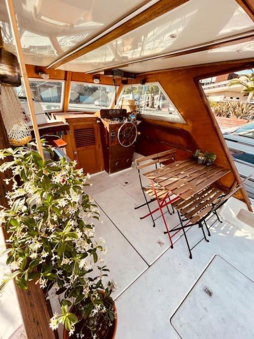 Vintage Classic 70S Boat! Hotel Sant Adrià de Besòs Kültér fotó